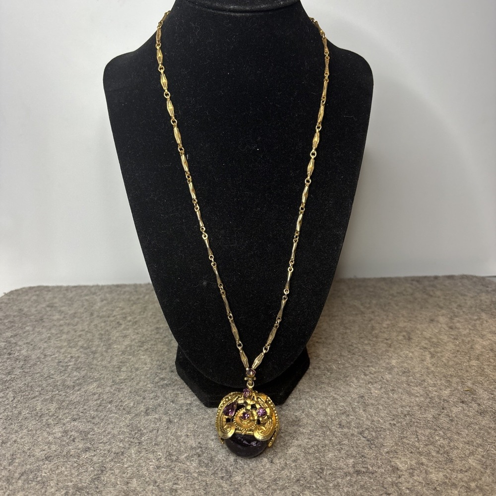 Vintage Purple Cabochon Rhinestone Pendant Necklace Gold Tone 22" Ornate
